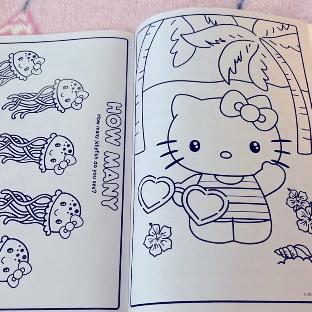Hello Kitty Coloring Book - Picture 10 of 11